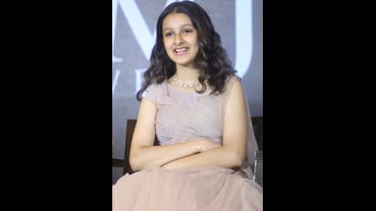 లెహంగాలో సితార మెరుపులు.. క్యూట్ అండ్ బ్యూటిఫుల్ లుక్స్ తో కట్టిపడేస్తున్న మహేష్ డాటర్ 