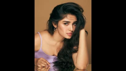 బేబమ్మ ఇంత మత్తుగా చూస్తే కుర్ర గుండెల్లో అలజడే.. సోషల్ మీడియాలో పెరుగుతున్న కృతి శెట్టి క్రేజ్ 