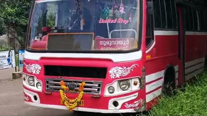 റോഡ് മുറിച്ച് കടക്കവേ ഓട്ടോറിക്ഷ തട്ടി റോഡിൽ വീണ കുഞ്ഞിന്റെ കൈയിലൂടെ ബസ് കയറിയിറങ്ങി, ദാരുണം 