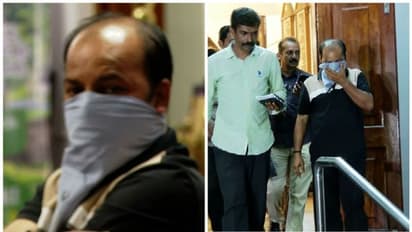 കൈക്കൂലി; പിടിയിലായ ksrtc ഉദ്യോഗസ്ഥന്‍റെ വീട്ടിൽ നിന്ന് 60000 രൂപ പിടിച്ചെടുത്തു, ഒളിപ്പിച്ചത് കാറിനുള്ളില്‍ 