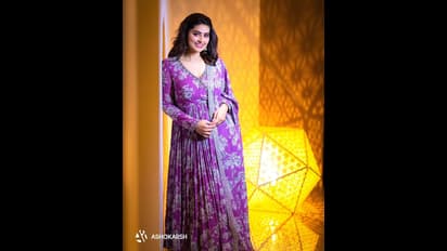 ట్రెడిషనల్ లుక్‌లో ప్రిన్సెస్‌లా మెరిసిపోతున్న స్నేహ.. స్టన్నింగ్‌ పోజులతో సెగలు రేపుతున్న సీనియర్‌ భామ..