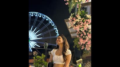 విదేశాల్లో ఎంజాయ్ చేస్తున్న ప్రియా వారియర్.. సింపుల్ లుక్ లో మెస్మరైజ్ చేస్తున్న మలయాళీ బ్యూటీ