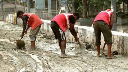 ദില്ലി സാധാരണ നിലയിലേക്ക്, പ്രധാന പാതകളിൽ വെള്ളക്കെട്ട് നീങ്ങി; വെള്ളപ്പൊക്കത്തെ ചൊല്ലി എഎപി - ബിജെപി പോര്