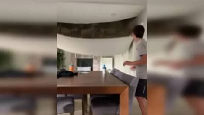 Viral video: പൊടുന്നനെ മുറിയുടെ സീലിം​ഗ് തകർന്ന് താഴെ, ഭയപ്പെടുത്തും വീഡിയോ 