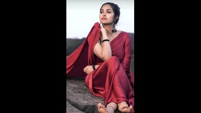 ఎర్ర చీరకట్టి.. నెమలిలా నాట్యం చేస్తున్న దివి.. చీరకట్టులో మంత్రముగ్ధులను చేస్తున్న ‘బిగ్ బాస్’ బ్యూటీ