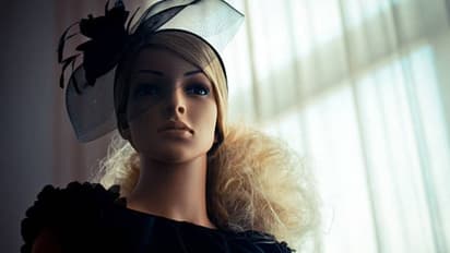 ലക്ഷങ്ങള്‍ ചെലവഴിക്കാനുണ്ടോ? എങ്കില്‍ കാണാൻ ബാര്‍ബി ഡോള്‍ ലുക്ക് വരുത്താം...