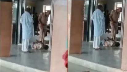 ಮಲಗಿದ್ದ ಬಾಲಕನ ಕಾಲಿನಿಂದ ಒದ್ದು ಎಬ್ಬಿಸಿದ ಪೊಲೀಸ್‌: ವೀಡಿಯೋ ವೈರಲ್ ವ್ಯಾಪಕ ಆಕ್ರೋಶ