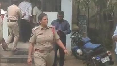 చంద్రబాబుపై నక్సలైట్ల దాడి సమయంలో కారుపైకి ఎక్కిన అంజూ యాదవ్.. ఇప్పుడేమో చుట్టూ వివాదాలు..!!