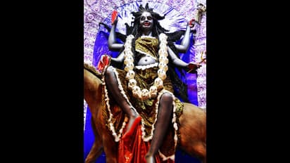 నవరాత్రి 7వ రోజు.. కాళరాత్రిగా అమ్మవారు.. ఈ కథను తెలుసుకుంటే మరణ భయం ఉండదు