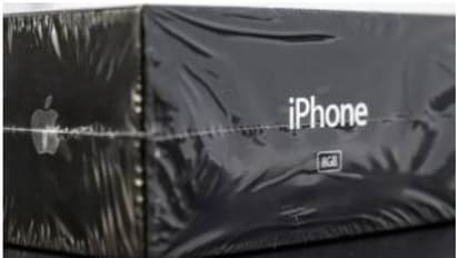 അമ്പമ്പോ.... കോടിയുമല്ല, അതുക്കുംമേലേ! ആദ്യ ഐഫോൺ, റെക്കോർഡ് വിലക്ക് വിറ്റുപോയി