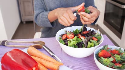 ക്യാന്സര് സാധ്യതയെ കുറയ്ക്കാന് ശ്രദ്ധിക്കേണ്ട കാര്യങ്ങളും കഴിക്കേണ്ട പത്ത് ഭക്ഷണങ്ങളും...