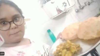 വീട്ടില് ഫുഡ് വ്ളോഗ് ചെയ്ത പെണ്കുട്ടിക്ക് അമ്മ കൊടുത്ത 'പണി; വീഡിയോ...