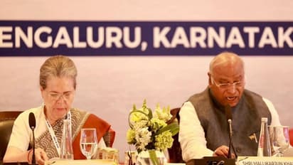 காங்கிரஸ் கட்சிக்கு பிரதமர் பதவி ஆசை இல்லை! பெங்களூரு எதிர்க்கட்சிகள் கூட்டத்தின் ஹெல்லைட்ஸ்!