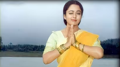 సినిమాల్లోకి రావాలనుకునే వారికి సౌందర్య ఏం చెప్పిందంటే.. ఇదేం చెడ్డది కాదు.. రేర్ ఫోటోస్‌ వైరల్‌