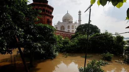 45 సంవత్సరాల తర్వాత.. తాజ్ మహల్ ను తాకిన యమునా వరద నీరు