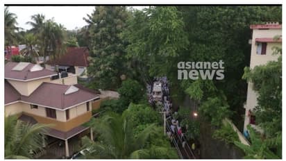 വികാര നിർഭരമായ നിമിഷങ്ങൾ; ഉമ്മൻചാണ്ടിക്ക് വിട ചൊല്ലി തലസ്ഥാനം