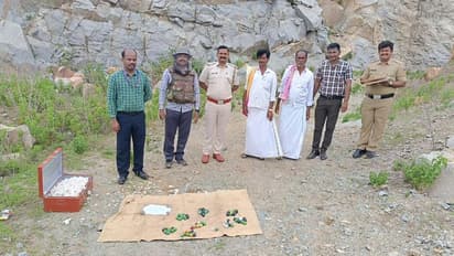 Chitradurga: ದೇವಸಮುದ್ರದಲ್ಲಿ ಪೊಲೀಸರ ದಾಳಿ: 81 ನಾಡಬಾಂಬ್ ವಶ