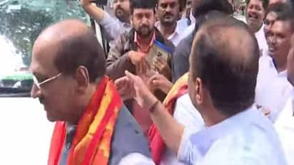 నేడు కోమటిరెడ్డి నివాసంలో కాంగ్రెస్ నేతల భేటీ: బస్సు యాత్ర, చేరికలపై చర్చ