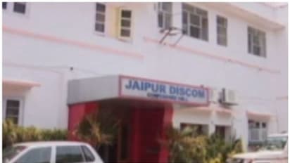 ഓഫീസിലെത്താന് വൈകിയതെന്തേയെന്ന് ബോസ്, ജീവനക്കാരന്റെ മറുപടി ഏറ്റെടുത്ത് നെറ്റിസണ്സ് !