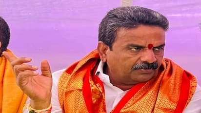 ఇద్దరు అనాథ ఆడపిల్లల చదువుకు సాయం.. అండగా నిలిచేందుకు ముందుకొచ్చిన బీఆర్ఎస్ నేత మాణిక్యం.. 