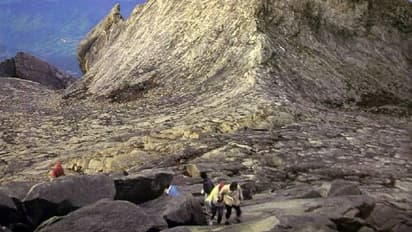 മലേഷ്യയിലെ ഉയരമുള്ള പർവതം കയറവെ ഗുരുതരാവസ്ഥയിലായി 17 -കാരി