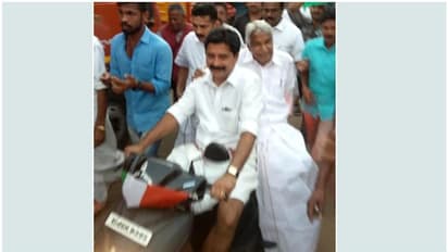 'പൂഴിയിട്ടാല് നിലത്തു വീഴില്ല; പിന്നിലോട്ട് കേറിക്കോ സാറേ, സ്കൂട്ടറിൽ ചാടിക്കയറിയ ഉമ്മൻചാണ്ടി'; അനുഭവം