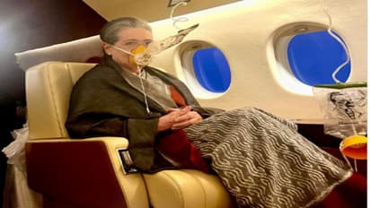 ఎమర్జెన్సీ ల్యాండింగ్ : ఆ సమయంలో అమ్మ ఇలా .. రాహుల్ గాంధీ పోస్ట్ , ఆక్సిజన్ మాస్క్తో సోనియా ఫోటో వైరల్