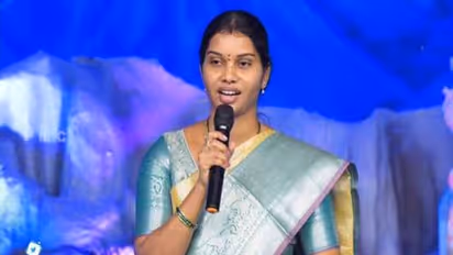 బీఆర్ఎస్కు షాక్: కాంగ్రెస్లో చేరిన గద్వాల జిల్లా పరిషత్ చైర్ పర్సన్ సరిత