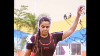 పవర్‌ లిఫ్టర్‌గా మారిన నటి ప్రగతి.. కఠిన వ్యాయామాలు చేస్తూ చెమటలు పట్టిస్తున్న సీనియర్‌ నటి.. వామ్మో ఇదేం రచ్చ