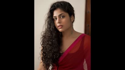 ఎర్రచీర, బ్లాక్ బ్లౌజ్ లో ‘జాతిరత్నాలు’ చిట్టి హోయలు.. ఆ మత్తుచూపులకు మైమరిపించిపోవాల్సిందే..