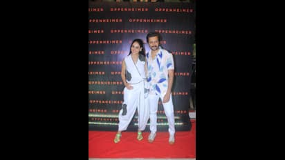 జాబిలమ్మలా వెలుగులు విరజిమ్ముతూ జెనీలియా హొయలు..హాట్ లుక్ లో సర్ప్రైజ్ చేసిన సీనియర్ బ్యూటీ  