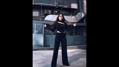 నభా నటేష్ ‘ఇస్మార్ట్’ లుక్.. టైట్ బ్లాక్ ఫిట్ లో యంగ్ బ్యూటీ  కిర్రాక్ ఫోజులు.. 