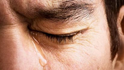 തുടര്ച്ചയായി ഏഴ് ദിവസം കരഞ്ഞ് ലോക റെക്കോര്ഡ് ശ്രമം നടത്തി; ഒടുവില് കാഴ്ചയ്ക്ക് പ്രശ്നം