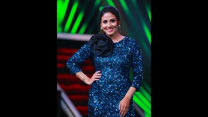 సదా మిడ్డీ వేస్తే ఇంత హాట్ గా ఉంటుందా?... వయసు కాదు సొగసు పెరుగుతుంది!