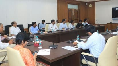 ఆరోగ్య కేంద్రాల్లో పాము కాటు, తేలు కాటుకు మందులు ఉంచుకోవాలి: సచివాలయంలో ఆరోగ్యమంత్రి హరీశ్ రావు సమీక్ష