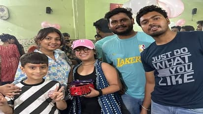 ಮಗಳ ಮೊದಲ ಪಿರಿಯಡ್ಸ್‌ನ್ನು ಕೇಕ್ ಕತ್ತರಿಸಿ ಸಂಭ್ರಮಿಸಿದ ಅಪ್ಪ, ಫ್ಯಾಮಿಲಿಗೆ ಗ್ರ್ಯಾಂಡ್ ಪಾರ್ಟಿ!