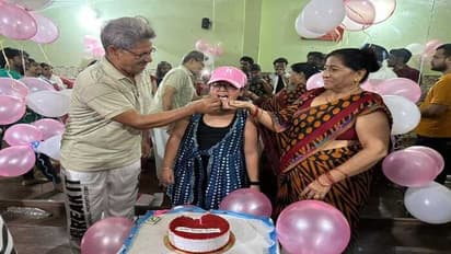 "ஹேப்பி பீரியட்ஸ் ராகினி" தனது முதல் பீரியட்ஸ் கேக் வெட்டி கொண்டாடியுள்ளார் 13 வயது சிறுமி..!!