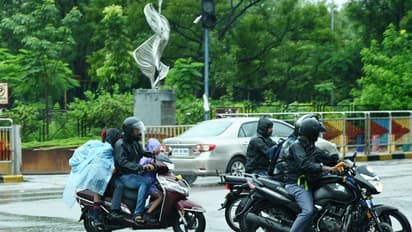 తడిసి ముద్దయిన హైదరాబాద్.. భారీ వర్షంతో జనం అవస్థలు (ఫోటోలు)