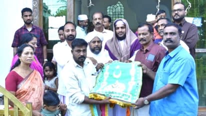 ജിനുവും കുടുംബവും പള്ളിക്ക് സമ്മാനിച്ചത് മതസൗഹാർദ്ദത്തിന്റെ നൂലിൽ നെയ്ത 'സ്നേഹം'