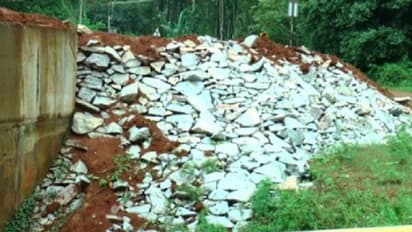 ಚಿಕ್ಕಮಗಳೂರು: ಉದ್ಘಾಟನೆಗೂ ಮುನ್ನ ಸೇತುವೆ ತಡೆಗೋಡೆ, ರಸ್ತೆ ಬಿರುಕು, ಸ್ಥಳೀಯರ ಆಕ್ರೋಶ