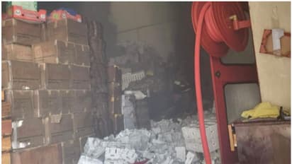 വീടിനുള്ളില് തീപിടിത്തം; ഞൊടിയിടയില് ആളുകളെ രക്ഷപ്പെടുത്തി കുവൈത്ത് അഗ്നിശമനസേന