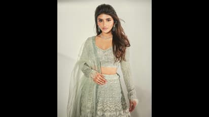 లెహంగా వోణీలో మెరిసిపోతున్న శ్రీలీలా.. నిషా కళ్లతో మైమరిపిస్తున్న క్రేజీ హీరోయిన్