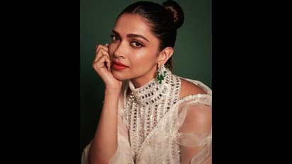 ‘కల్కి’ హీరోయిన్ దీపికా పదుకొణె రాయల్ లుక్.. వైట్ ట్రాన్స్ ఫరెంట్ శారీ, డీప్ నెక్ బ్లౌజ్ లో మెరుపులు