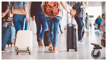 ടൂറിസ്റ്റ് വിസയിൽ പോകാൻ പാസ്പോർട്ടിലെ ചില വിവരങ്ങൾ മായ്ച്ചു, 6 യുവതികൾ എമിഗ്രേഷൻ പരിശോധനയിൽ അറസ്റ്റിൽ