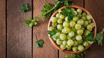 5 benefits of eating Gooseberry for your Skin
