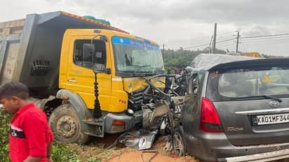 ಹಾಸನ: ಆಲೂರು ಬಳಿ ಇನ್ನೋವಾ ಕಾರು-ಟಿಪ್ಪರ್ ಮಧ್ಯೆ ಅಪಘಾತ, ನಾಲ್ವರ ದುರ್ಮರಣ