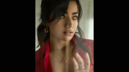 రష్మిక బాత్‌రూమ్‌లో ఫోటో షూట్‌.. పింక్‌ ట్రెండీ  వేర్‌ లో హాట్‌ పోజులతో పిచ్చెక్కిస్తున్న నేషనల్‌ క్రష్‌.. 