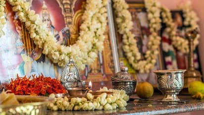  Spiritual: తెలిసి తెలియక పూజ సమయంలో ఇటువంటి తప్పులు చేస్తున్నారా.. అయితే ఈ నియమాలు తెలుసుకోవాల్సిందే?