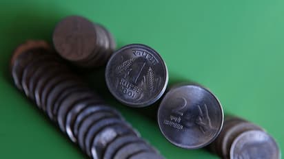 ഭാര്യക്കുള്ള ജീവനാംശം നാണയങ്ങളായി ചാക്കിലാക്കി നൽകി ഭർത്താവ്; എണ്ണിത്തിട്ടപ്പെടുത്താൻ പൊലീസിന്‍റെ  പൊടാപ്പാട്