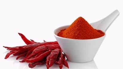 ಮೆಣಸಿನಪುಡಿ ವಾಸನೆ ಹುಚ್ಚು, ಸೇವಿಸಿ ಆಸ್ಪತ್ರೆ ಸೇರಿದ ಹುಡುಗಿ!